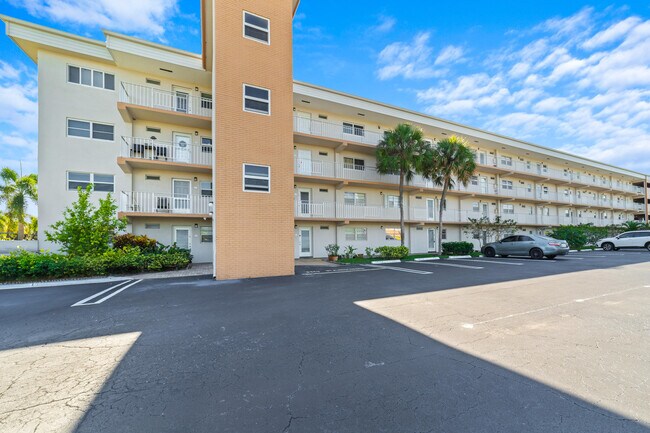 Building Photo - 230 NE 26th Ave