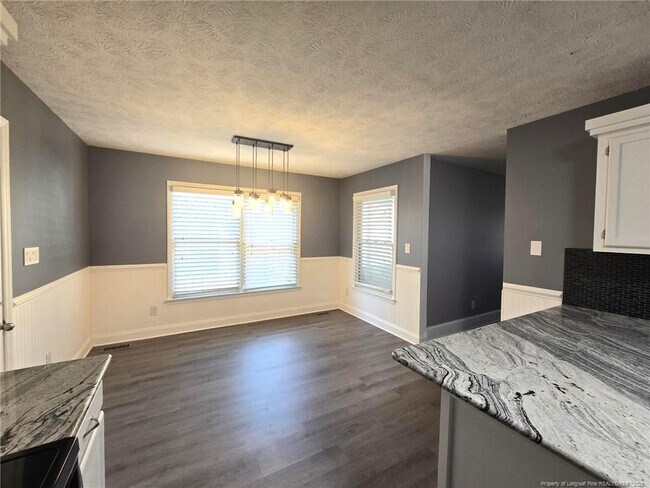 Building Photo - 5544 Bear Creek Cir