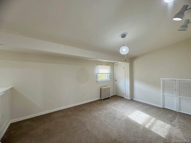 Building Photo - 5 Hall Ave