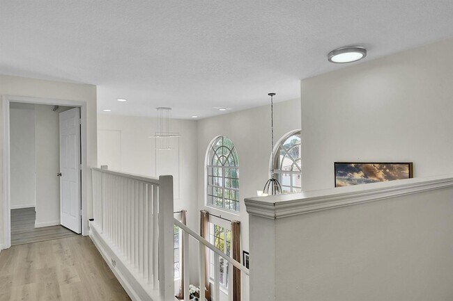 Building Photo - 3354 Greenview Terrace W