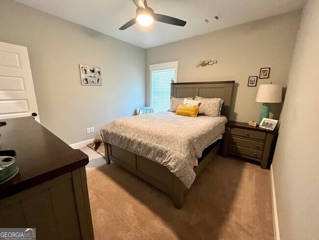 Building Photo - 1180 Legend Dr