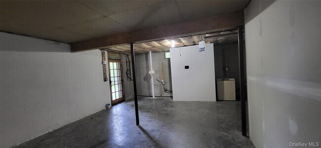 Building Photo - 45 Laurel Hollow Rd