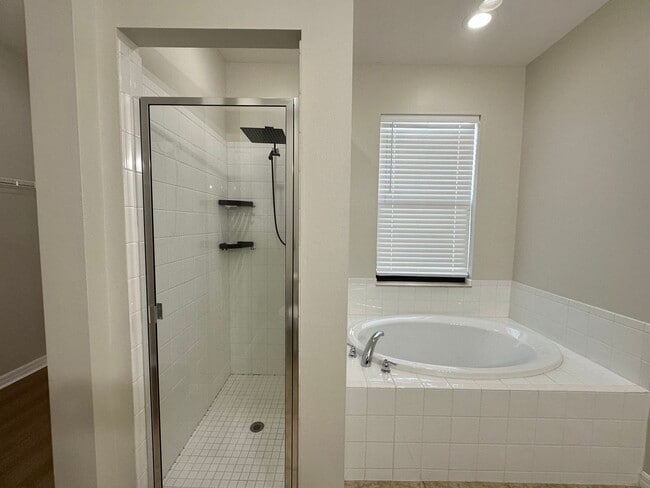 Building Photo - Fenced 3 Bed 2 Bath in SW Cape Coral Available Now!