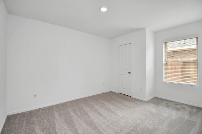 Building Photo - 1611 Windrose Bnd