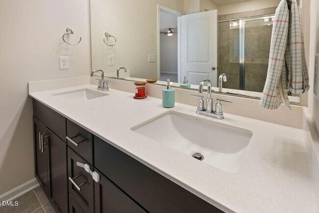 Building Photo - 319 Joneshaven Dr