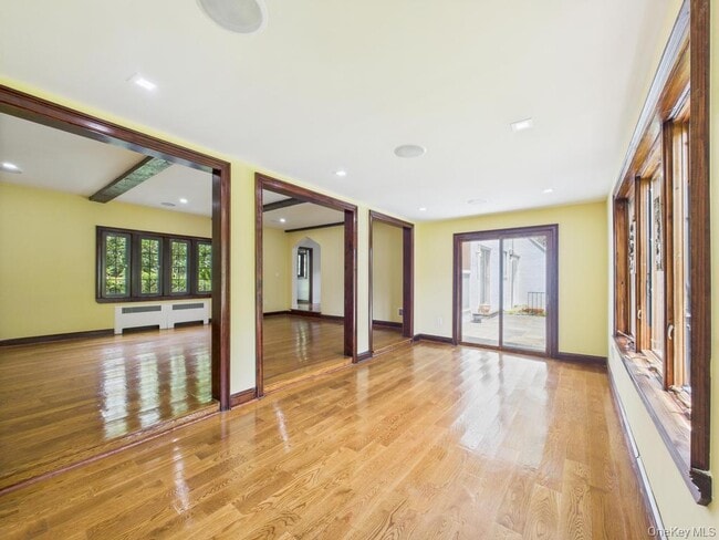 Building Photo - 75 Lord Kitchener Rd