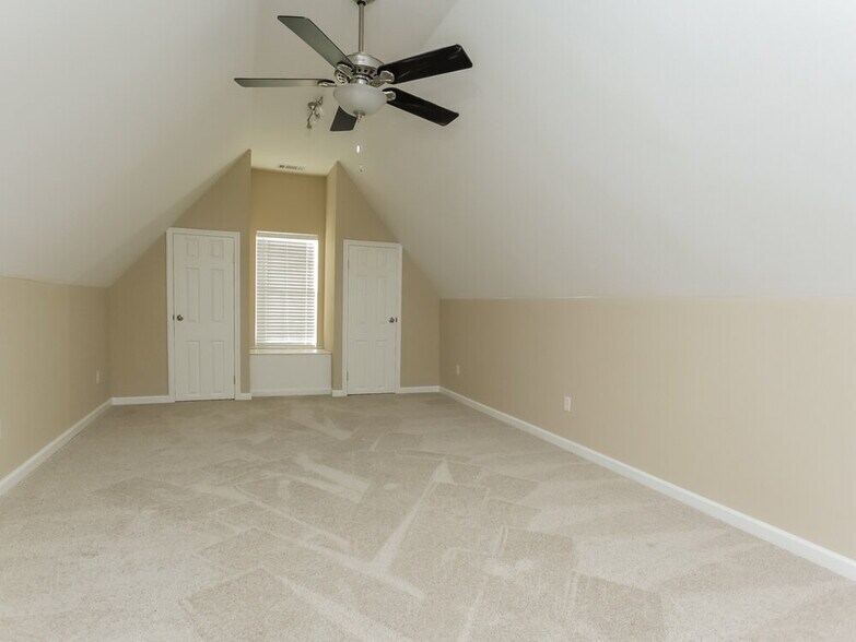 Building Photo - 35 Willow Crest Dr