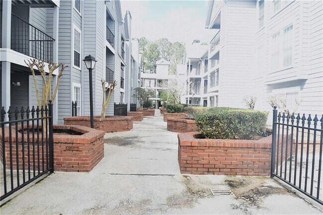 Building Photo - 310 Granville Ct