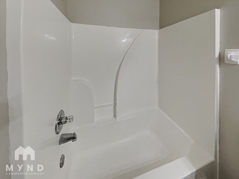 Building Photo - 7732 Parkmont Dr