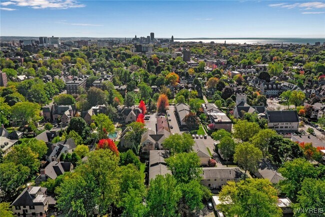 Building Photo - 666 W Ferry St