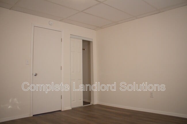 Building Photo - 215 N 6th St