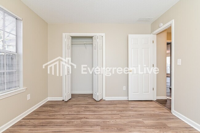 Building Photo - 3431 Hollow Oak Dr