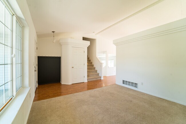 Building Photo - 4307 S Stonington Ln