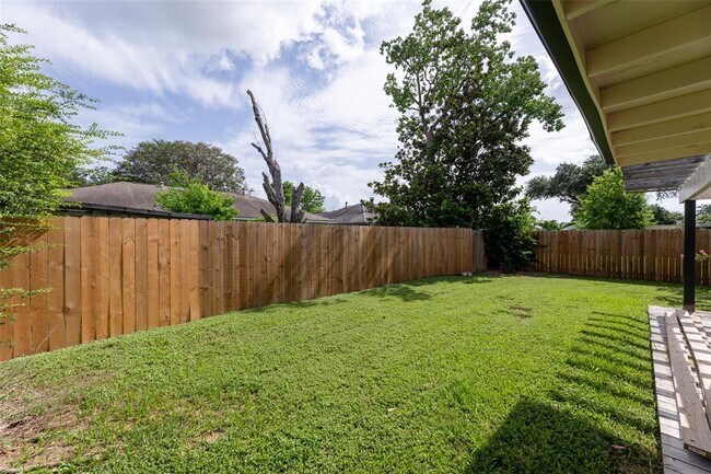 Building Photo - 419 Capehill Dr