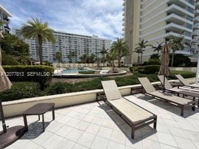 Building Photo - 5600 Collins Ave