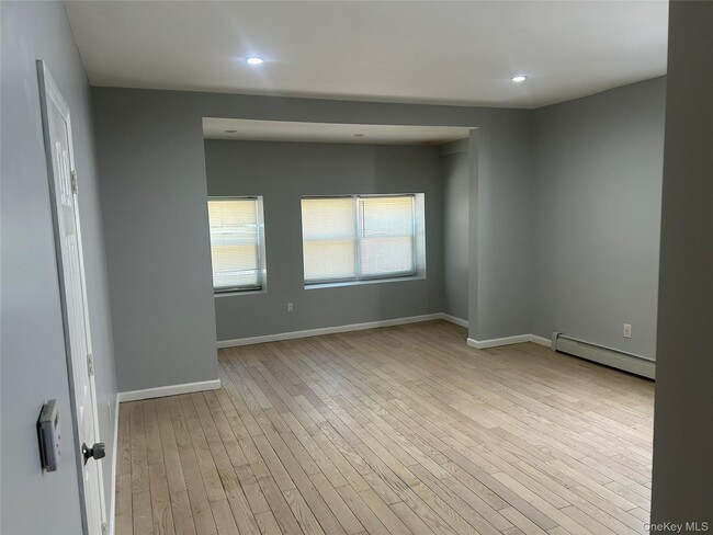 Building Photo - 3708 Dyre Ave