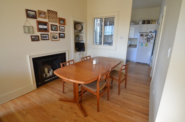 Building Photo - 1155 W Dickens Ave