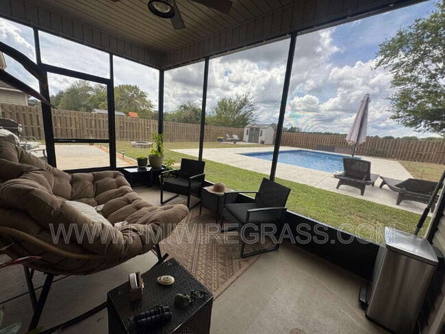 Building Photo - 303 Ponderosa Dr