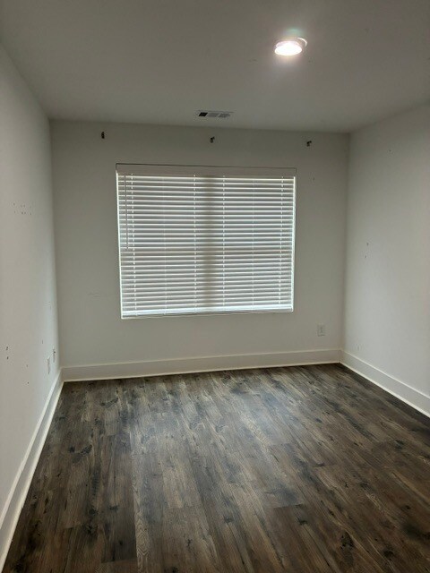 Building Photo - 503 S Forest Ave