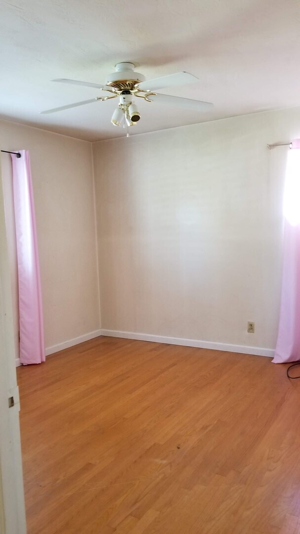 Building Photo - Central Roseville, Single Story Large Yard, Pool w/ Service 3 bedrooms, 2 baths,  1931sqft Gardne...