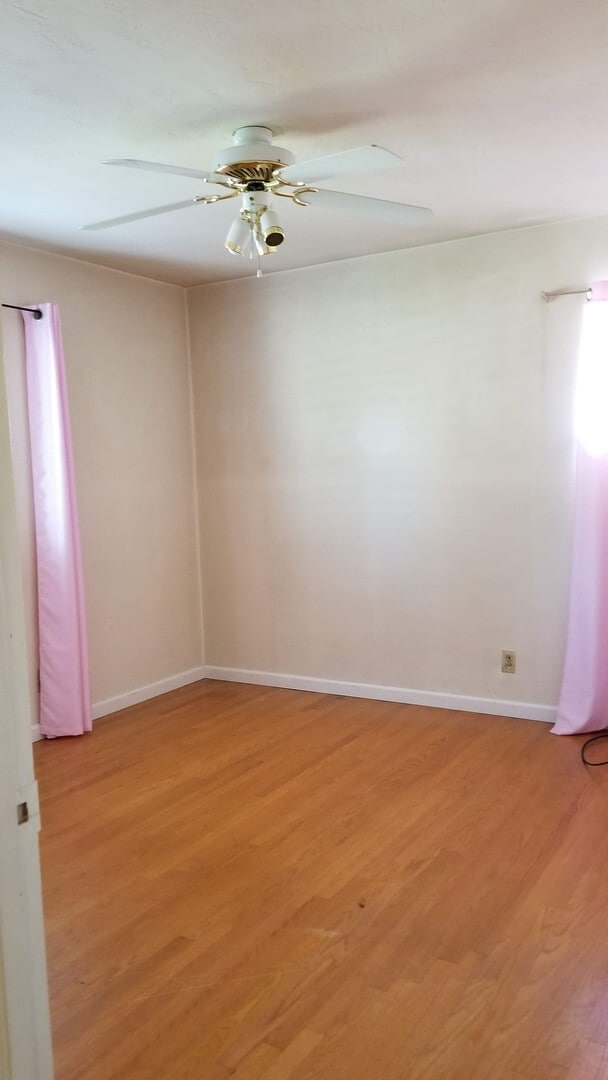 Building Photo - Move In Special: Central Roseville, Pool, Gardner Single Story Large Yard,  3 bedrooms, 2 baths, ...