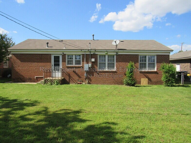 Building Photo - 3132 NW 50th St