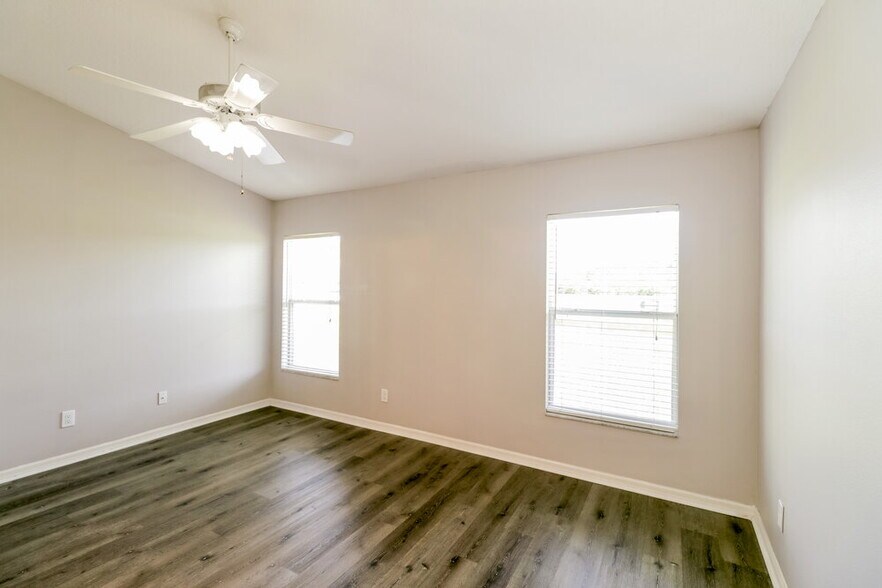 Building Photo - 12606 Montford Ln