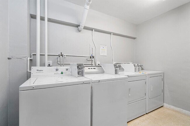 Building Photo - 800 SE 20th Ave