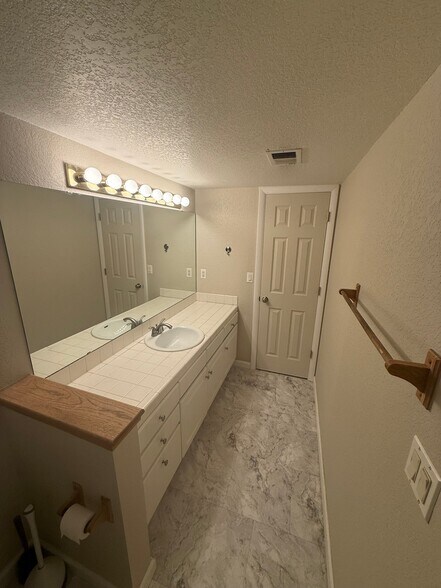 Building Photo - 2829 Springdale Ln