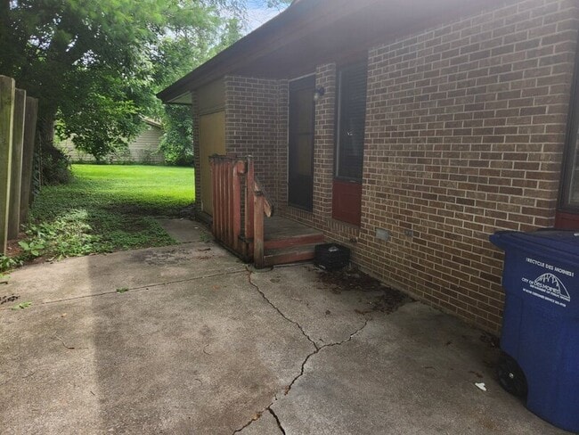 Building Photo - 604 Broad St