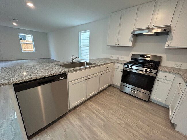 Building Photo - Rare Find: Affordable 3BR Ready for Immediate Move-In- Apartment-Style Living Without The Apartment!
