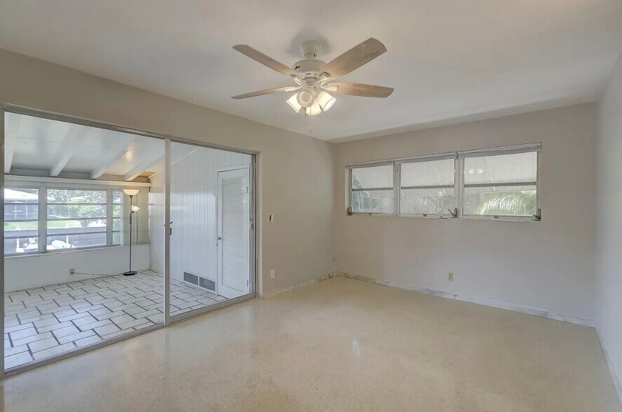 Building Photo - 2041 Coral Reef Dr