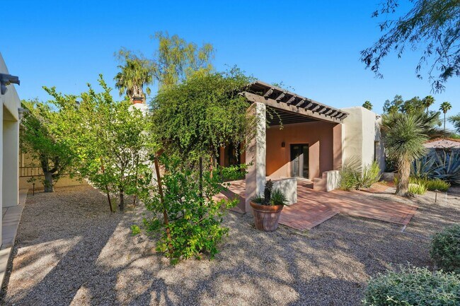 Building Photo - Elegant 3-Bedroom Home in Historic Tucson