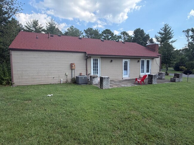 Building Photo - 217 Scott Ln