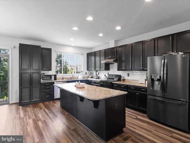 Building Photo - 422 Indigo Way
