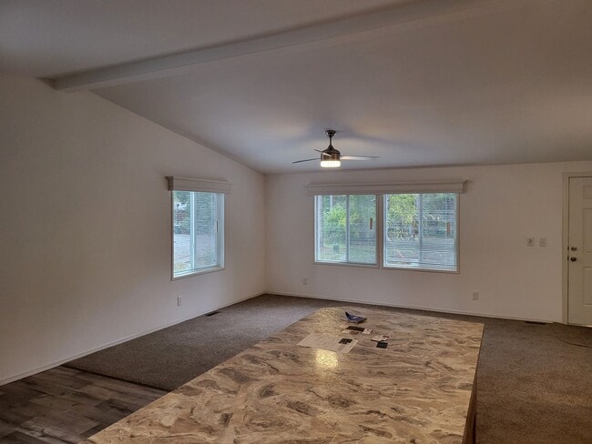 Building Photo - Beautiful 3 Bed 2 Bath House!