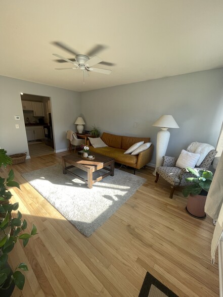 Building Photo - 42 Waubesa St