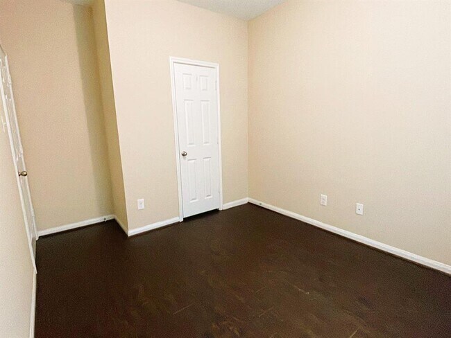 Building Photo - 8526 Homewood Ln
