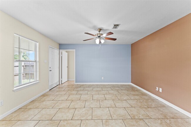 Building Photo - 5035 Reno Dr