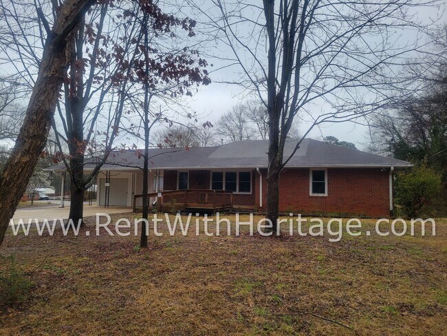 Building Photo - GRAMPA'S BUNGELOW - AWESOME BRICK RANCH WITH FULL UNFINISHED BASEMENT / GREAT LOCATION