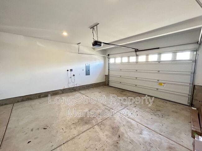 Building Photo - 7237 SE Berg Dr