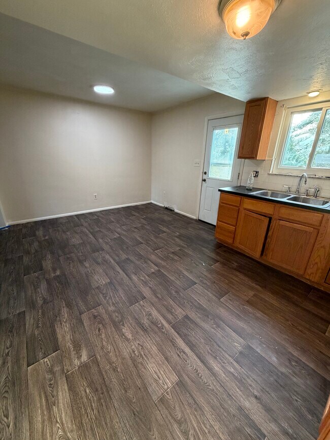 Kitchen - 1234 Cliffside St