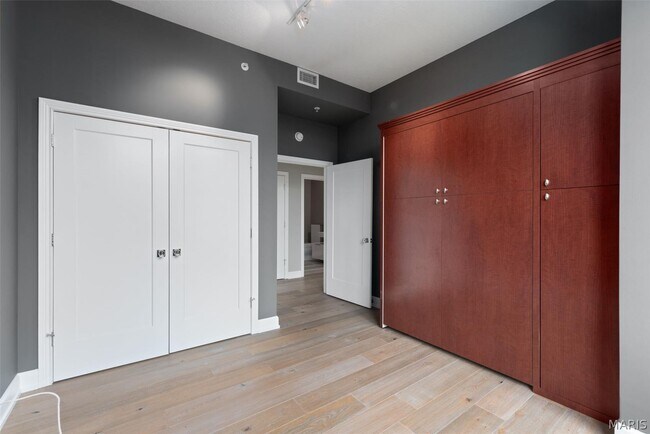 Building Photo - 4909 Laclede Ave