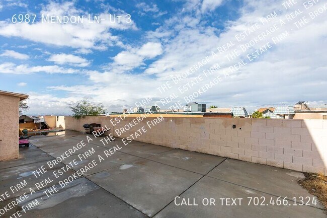 Building Photo - 6987 Mendon Ln