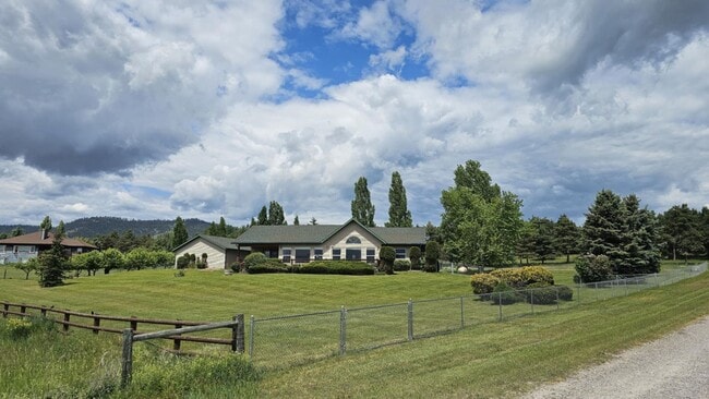 Primary Photo - Out of town house with double garage and l...