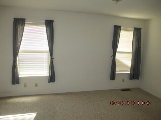 Building Photo - 972 Hillside Dr