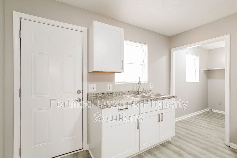 Building Photo - 2208 Gable Way