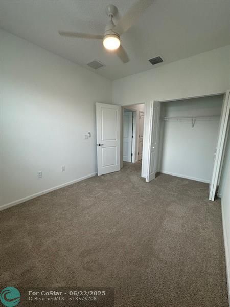 Building Photo - 4658 Longwood Lake Sq