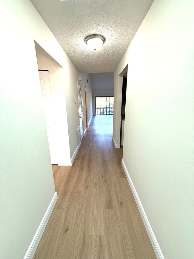 Building Photo - LOW MOVE-IN COST! Newly Listed 2-Bed/2-Bath Condo for Rent in Sarasota, FL!! Avail. Now!