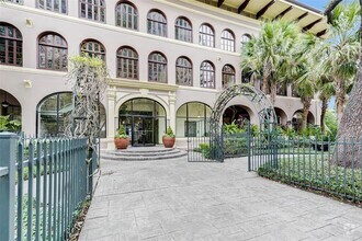 Building Photo - 2700 Albany St